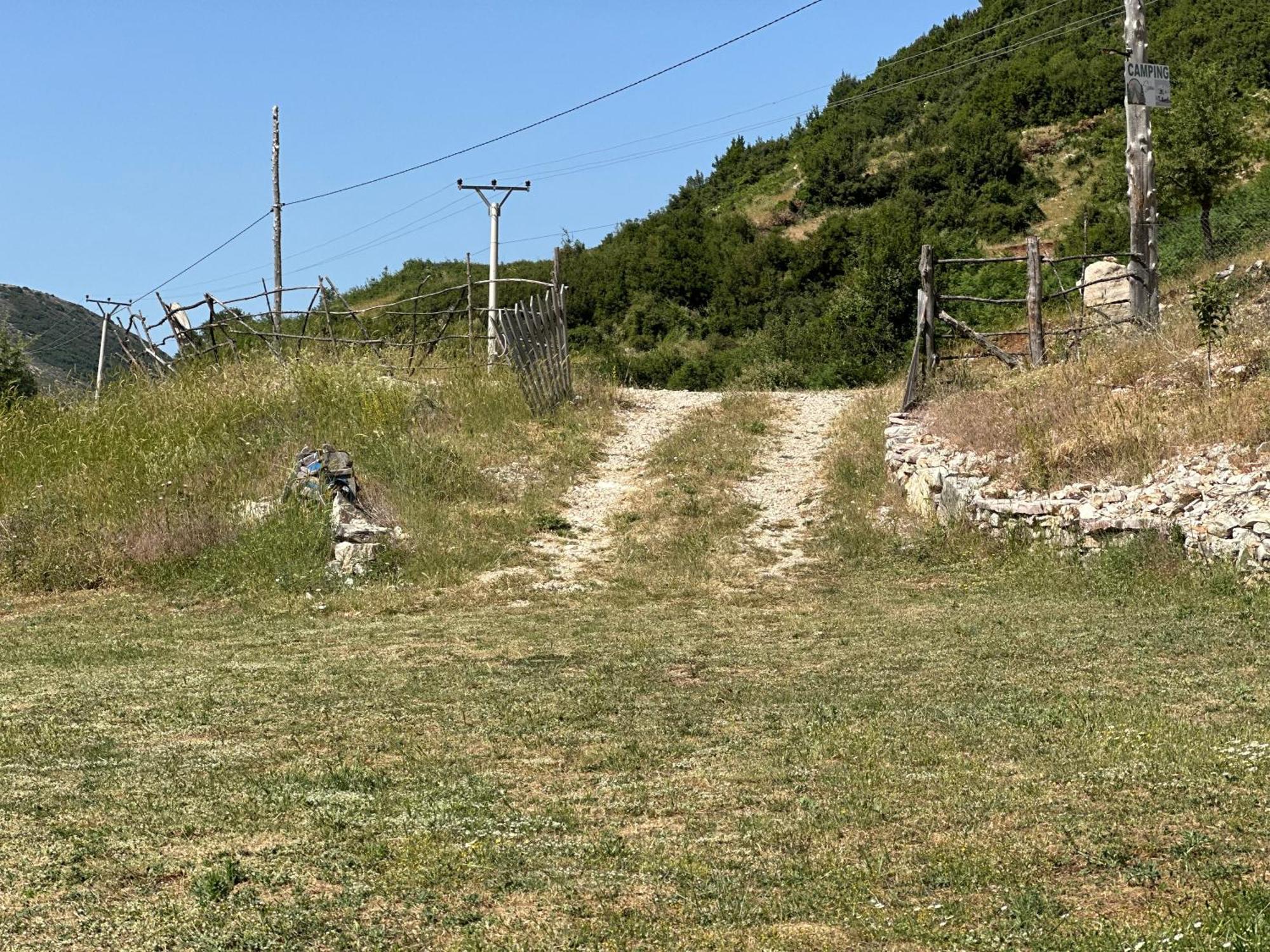 מלון Tepelene Camping Lekdushi - Shehu מראה חיצוני תמונה